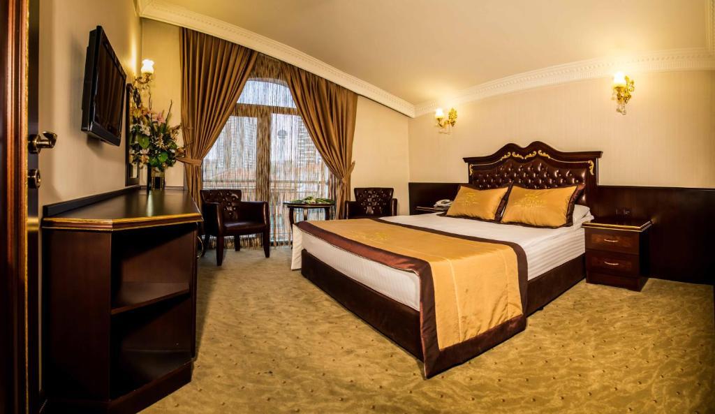 Grand Work & Hotel