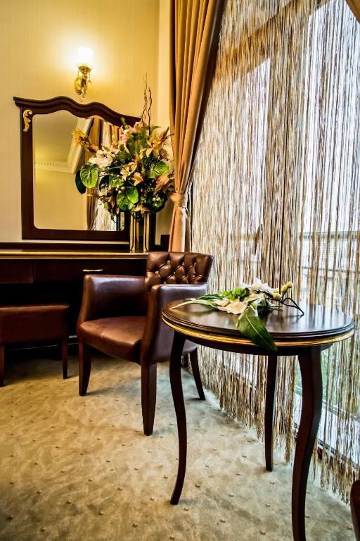 Grand Work & Hotel